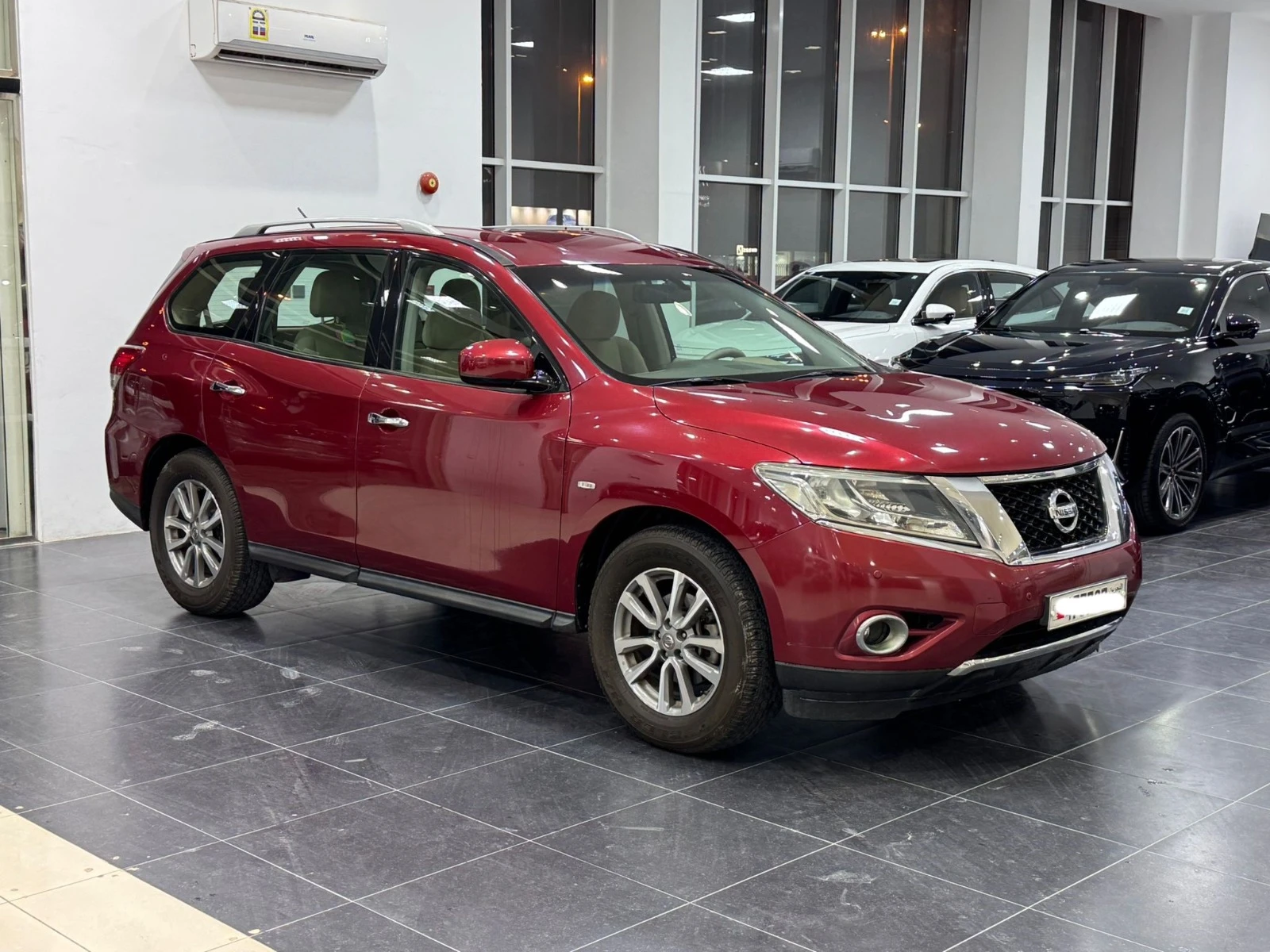 Nissan Pathfinder 2015 (Red)