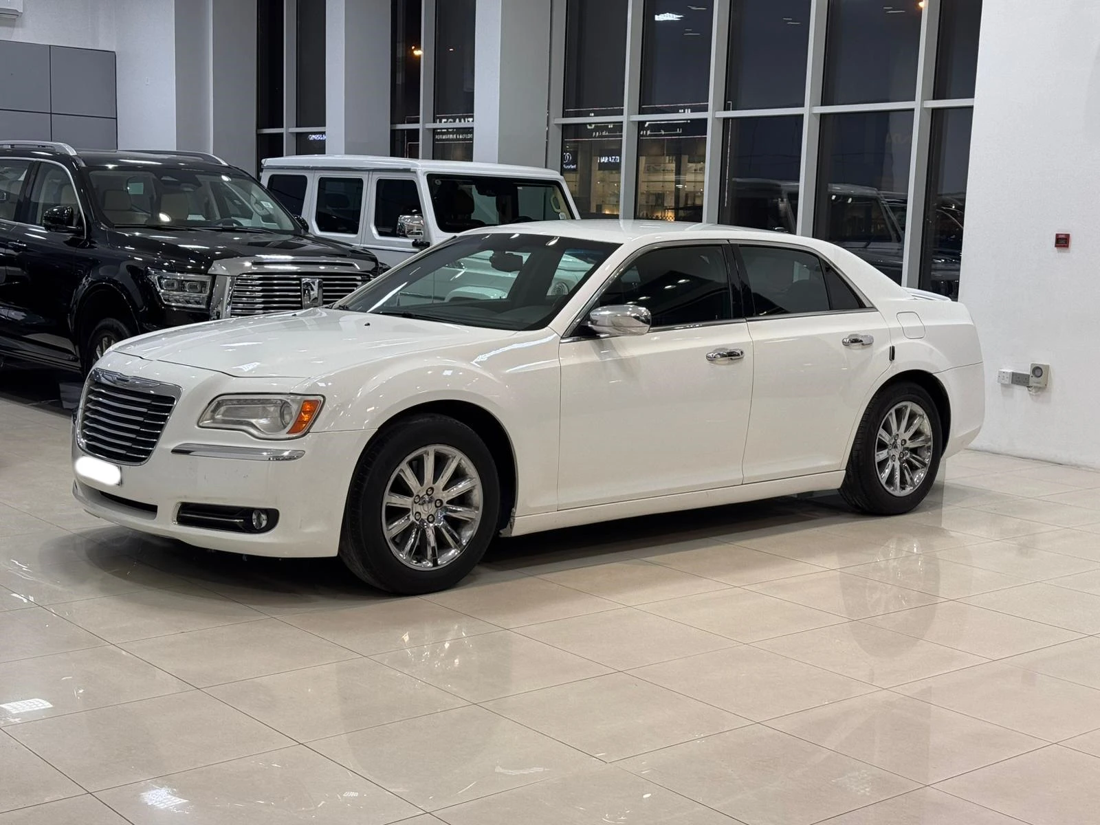 Chrysler 300C  2012 (White)
