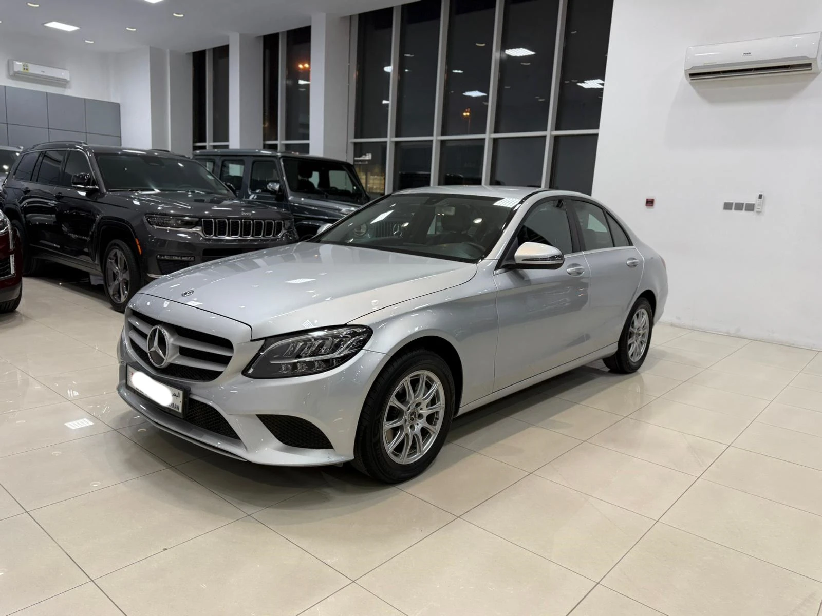 مرسيدس بنز C200 موديل 2020 (فضية)