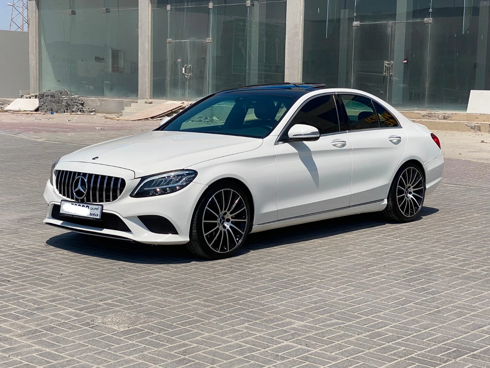 Mercedes Benz C-300 / 2019 (White)