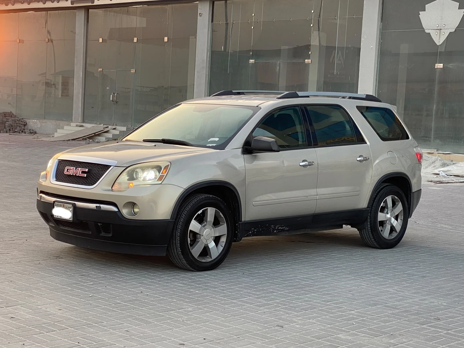 GMC Acadia 2011 (Gold)